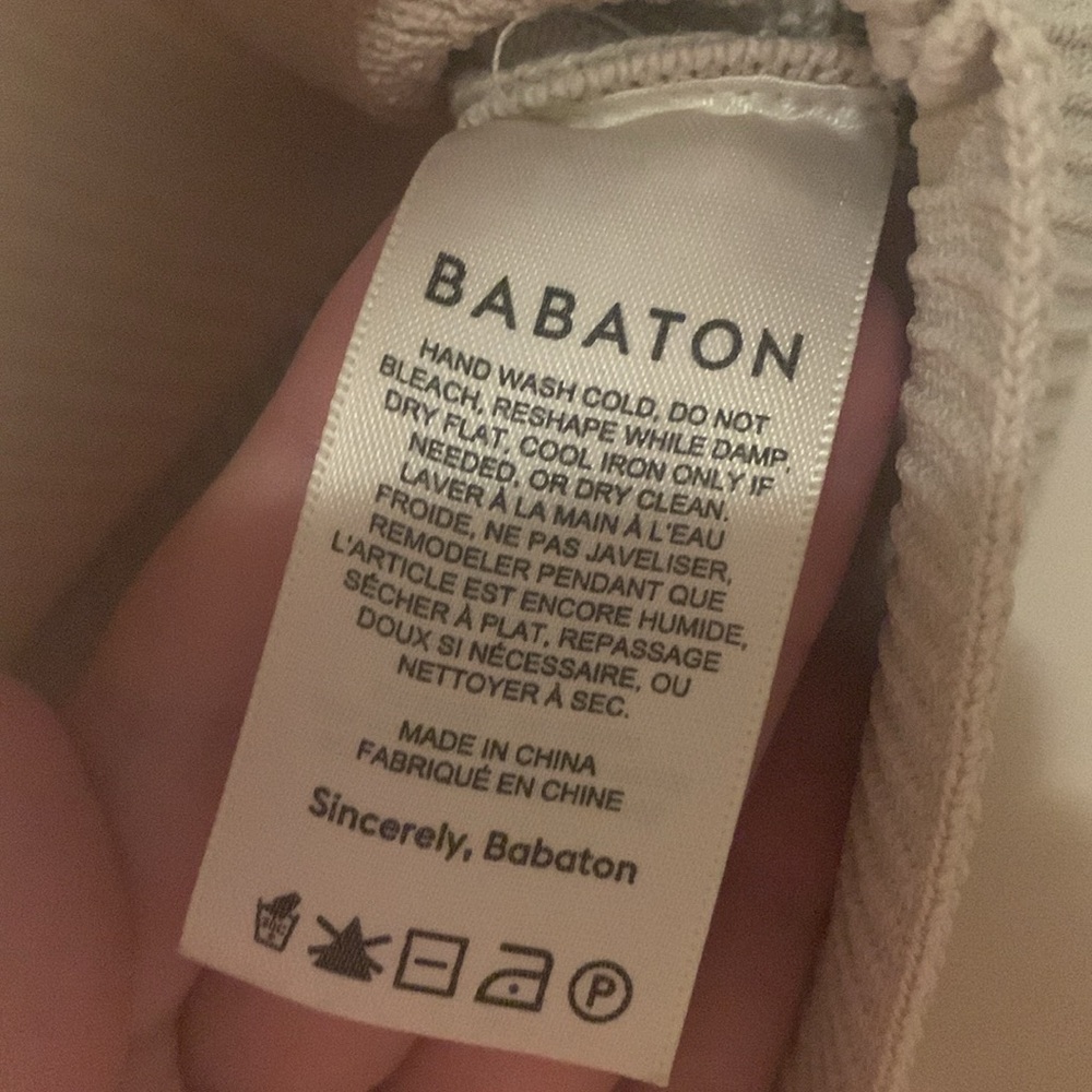 Aritzia Babaton TNA XS and XXS outfit - neutral bone white crop top and sweats - Picture 8 of 10